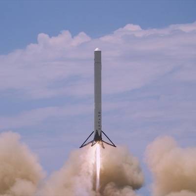 Тяжелая ракета-носитель Falcon 9 стартовала на орбиту