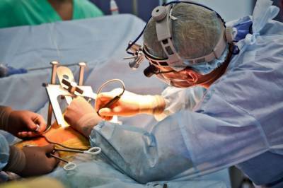 Во Львове провели операцию на сердце без единого разреза