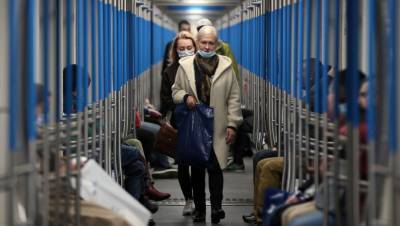 В Москве начнут проверять маски и перчатки на всех станциях метро