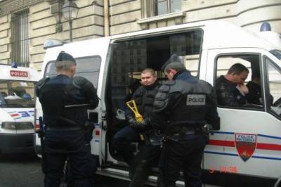 Митинг спортивных фанатов в Праге перерос в беспорядки и стычки с полицией