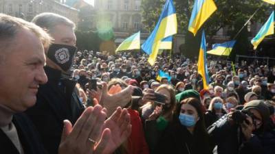 Зеленский взял под контроль местные власти во Львове, иначе у него нет шансов - Петр Порошенко