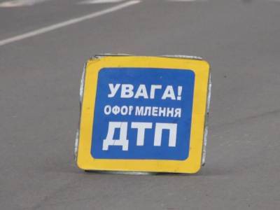 ДТП в Харькове: Mitsubishi врезался в забор после столкновения с Mazda