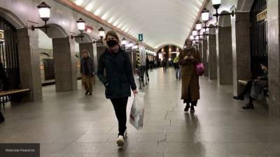 Опубликовано видео задержания пассажира без маски в петербургском метро