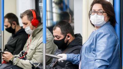В Москве усилится контроль за наличием масок и перчаток на станциях метро