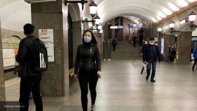 Кадры задержания пассажира без маски в метро Петербурга попали в Сеть