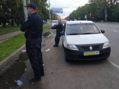 В Николаеве патрульные остановили авто с перебитыми номерами и наркотиками в салоне