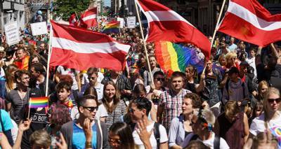 Более 11 тысяч жителей Латвии поддержали инициативу, под которой подписался Ринкевичс