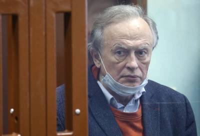 Адвокат Олега Соколова попросил возбудить уголовное дело из-за угроз его клиенту