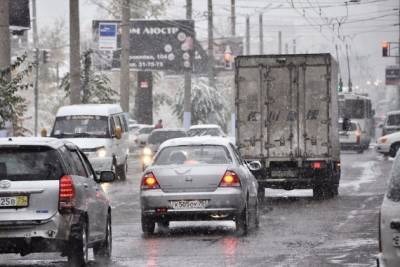 МВД предложило запретить автомобилистам ездить зимой на летней резине