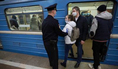 Москвичей предупредили о тотальных проверках соблюдения масочного режима в транспорте