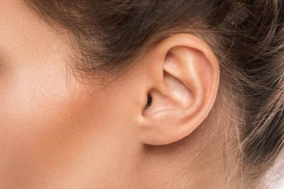 Ученые выявили новый симптом коронавируса, связанный с ушами