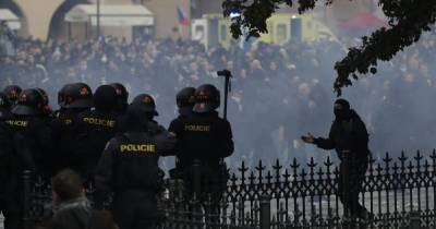 Полиция жестко разогнала "антикарантинные протесты" в Праге (ФОТО, ВИДЕО)