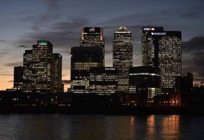 Moody's понизило рейтинг Великобритании, прогноз - "стабильный"