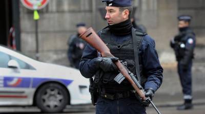 Франция депортирует из страны 231 предполагаемого экстремиста после убийства учителя
