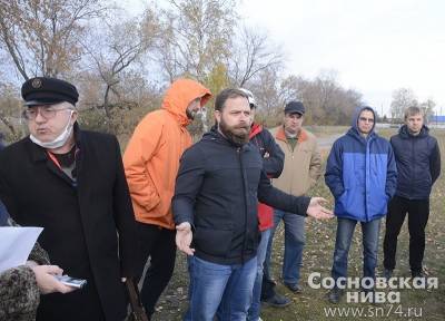 На Урале жители села по ночам разбирают забор на стройке нового стадиона