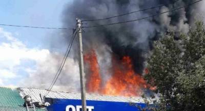 Пожар уничтожил магазин в Одессе: подробности и кадры ЧП