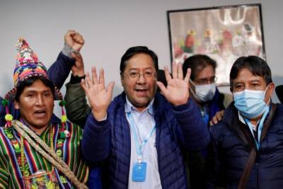 Моралес поздравил Арсе с победой на выборах президента Боливии