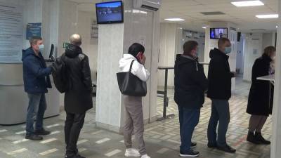 Полицейские нашли нарушителей масочного режима в здании управления ГИБДД Свердловской области