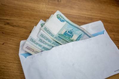 Жители Свердловской области должны выплатить по кредитам 64% своих зарплат