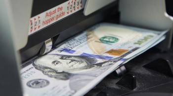 Доллар растет уже больше двух месяцев. Опубликованы новые курсы валют от ЦБ