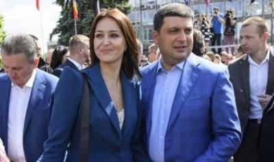 Экс-премьер Украины сообщил, что его жена и сын заразились коронавирусом