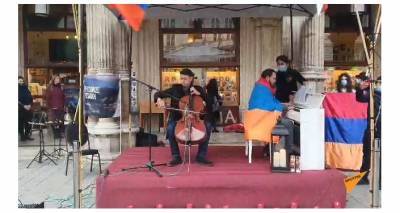 Акция в поддержку Карабаха: в Вене прозвучала армянская музыка – видео