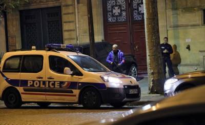 Во Франции разыскивают тех, кто поддержал в сети убийство учителя