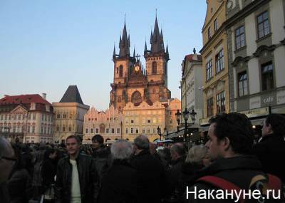 В Праге и Братиславе антикарантинные протесты разгоняли водометами и слезоточивым газом