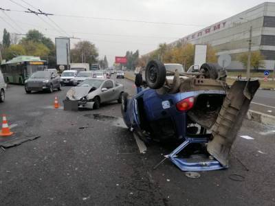 На мосту в Харькове столкнулись Daewoo Matiz и Opel Tigra, водитель умер в больнице