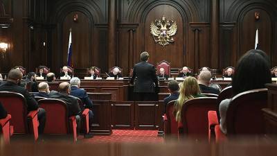 Кремль не стал комментировать предложение запретить публикацию мнения судей КС