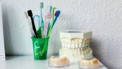 Стоматолог дал рекомендации по выбору зубной щётки