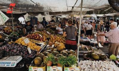 Люди в Испании встали в очереди за едой