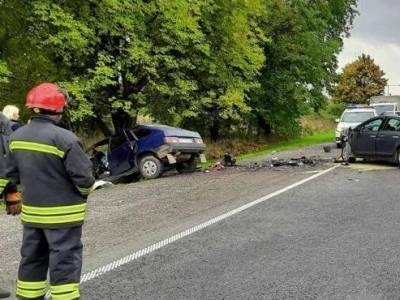 Во Львовской области в результате столкновения четырех автомобилей погибли три человека