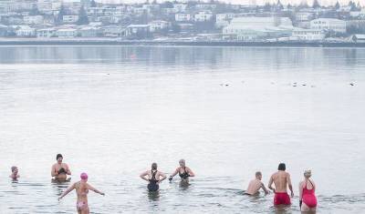 Геронтологи: плавание в холодной воде помогает отсрочить деменцию