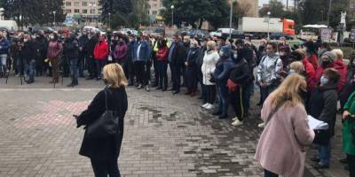 Жители Смелы вышли на протест из-за внесения города в красную зону карантина