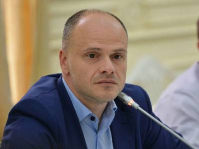 Радуцкий предложил штрафовать нардепов без масок на заседаниях в Раде