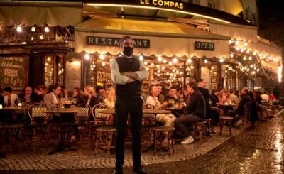 Как выглядят парижские бары и кафе после введения комендантского часа из-за COVID-19: фото