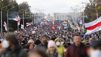В Минске на акции вышли сторонники и противники Лукашенко