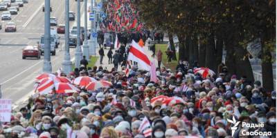 В Минске на одном проспекте встретились оппозиционный и провластный марши пенсионеров — фото, видео