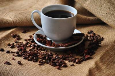 Учёные: Утренний кофе натощак нарушает метаболизм и повышает уровень сахара