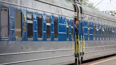 Омелян призвал Украинскую железную дорогу решить проблему с локомотивами
