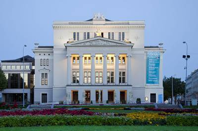 В Латвии из-за COVID-19 закрыли Национальную оперу