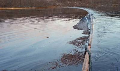 В Ненецком АО произошла утечка нефтепродуктов из недействующего трубопровода