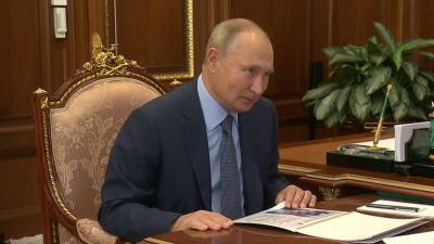 Путин поблагодарил Стивена Сигала за помощь в сохранении байкальского омуля