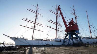 Крупнейший в мире учебный парусник зашел в порт Мурманска