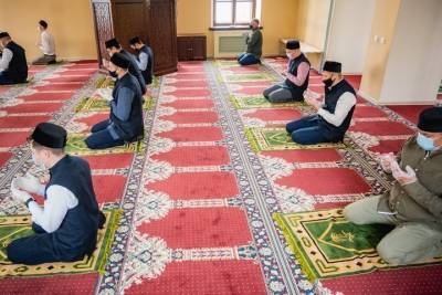 Из-за COVID пятничные намазы в мечетях Татарстана станут 10-минутными