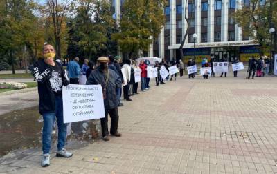 В Днепре активисты потребовали от главы облсовета Олейника уйти в отставку