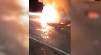 Автомобмль загорелся под Ельцом после столкновения с “Камазом” (видео)
