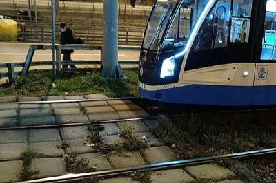 Трамваи четырех маршрутов задерживаются в районе станции метро "Шоссе Энтузиастов"