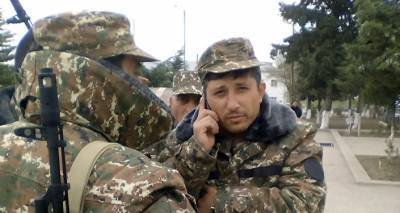Кнопочные мобильники или смартфоны: как защитить армянских солдат и где самый главный миф